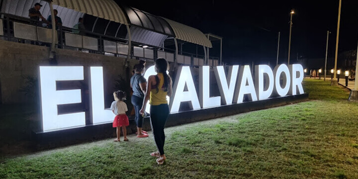 El-Salvador Airport