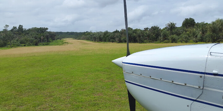 Djoemoe Airport (DOE)